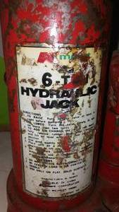 lot 303 image: Bottle Jack, 6 Ton.