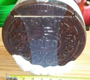 lot 347 image: Oreo Milk Splash Cookie Jar.