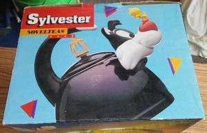 lot 348 image: Sylvester 3 Qt. Tea Kettle.