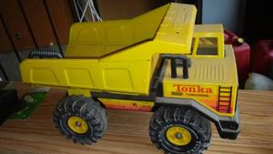 lot 371 image: Tonka Dump Truck,