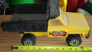 lot 374 image: Tonka Trax Chevy Dump Truck