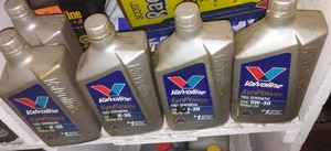 lot 380 image: New Valvoline Synthetic Motor Oil, 5w-30 (5  1 Qt.)