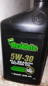 lot 382 image: New Resolute 5w-30 Motor Oil (6- 1 Qt.)