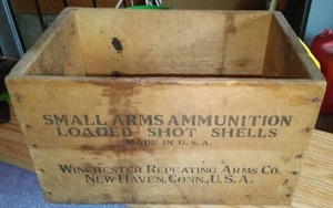 lot 396 image: Winchester WOOD BOX