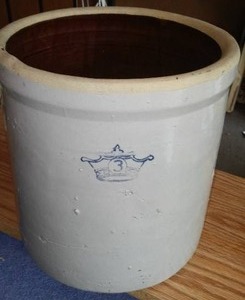 lot 400 image: Vintage Ransbottom 3 Gal. Crock.