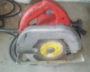 lot 423 image: Milwaukee Circular Saw.