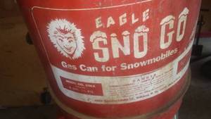 lot 430 image: Sno Go 6 Gal. Can.