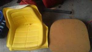 lot 455 image: John Deere Yellow Seat New