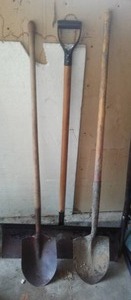 lot 465 image: Shovels (3)