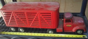 lot 472 image: Tonka Livestock Trailer And Truck.