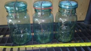 lot 476 image: Blue Jars (3).