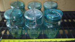 lot 477 image: Pint Blue Jars (6)