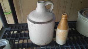 lot 487 image: 1 Gallon Crop Jug And Bottle.