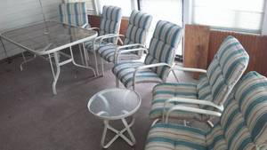lot 490 image: Chair Patio Set (8)