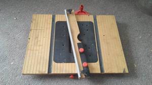lot 713 image: Power Saw Tabletop.