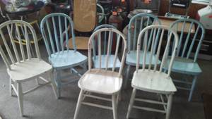 lot 719 image: Bent Wood Childrens Chairs (7)