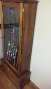lot 525 image: Glass Front Wood Gun Display Cabinet.