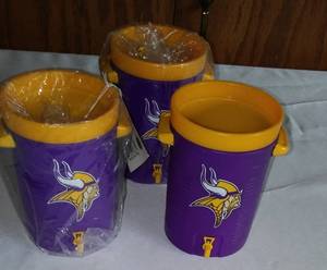 lot 539 image: Minnesota Vikings Tumblers (3)