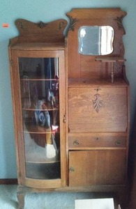 lot 559 image: Vintage Writing Desk.