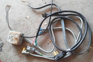 lot 755 image: Electric Cords Huge Variety.