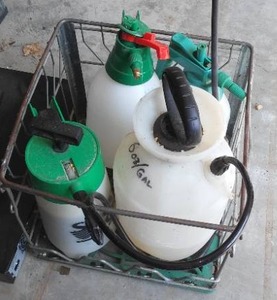 lot 757 image: 4-Yard Sprayers And I Milk Crate