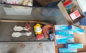 lot 759 image: 20-Gal Fish Tank And Accessories