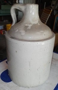 lot 772 image: 1 Gallon Crock Jug.