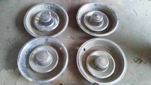 lot 780 image: Chevrolet Center Caps And Trim Rings Fifteen Inch