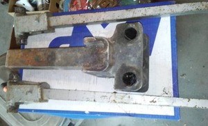 lot 790 image: Equalizer Hitch