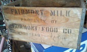 lot 796 image: Fairmont Creamery Wood Box & Great.