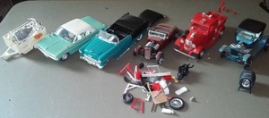 lot 568 image: Plastic Model Cars 125 Scale (5) Plus Parts