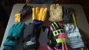 lot 575 image: Pairs Of Gloves (9).