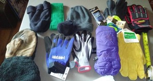 lot 576 image: Pairs Of Gloves (7) 3 New
