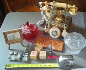 lot 580 image: Vintage Look Phone, Decor And More