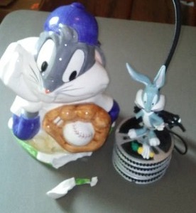 lot 596 image: Bugs Bunny Lamp And Cookie Jar.