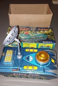 lot 895 image: Radar Tank Vintage Tin Toy