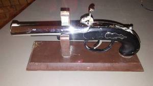 lot 905 image: Cigar Lighter.