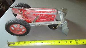 lot 851 image: Hubley Die Cast Tractor, Loader