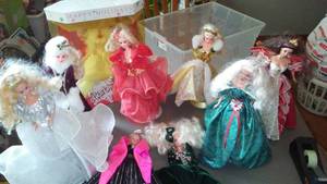 lot 852 image: Tote Of Christmas Barbies