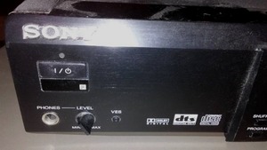lot 915 image: Sony DVD, Cd Player