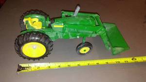 lot 646 image: John Deer Loader Tractor. Number