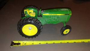 lot 647 image: John Deere Tractor. -Numbered