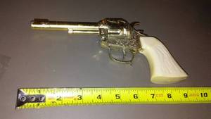 lot 654 image: Toy Cap Gun.