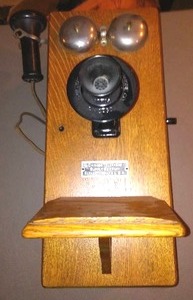 lot 662 image: Vintage Telephone. Exceptional Condition