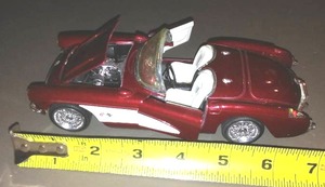 lot 668 image: 1957 Die Cast Chevrolet Corvette.