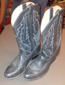 lot 675 image: Cowboy Boots .