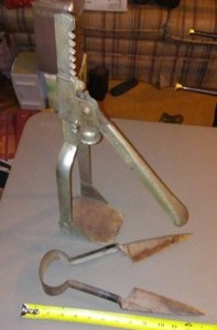 lot 679 image: Vintage Bottle Capper And Shears.