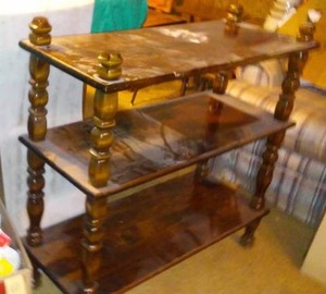 lot 986 image: 3 Tiered Shelving Unit.