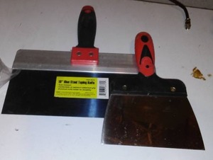 lot 24 image: Drywall Taping Knife (2). good corners and edge.