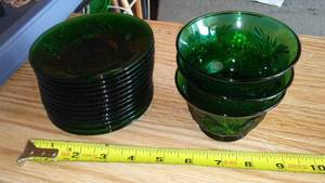 lot 122 image: Green Glass.